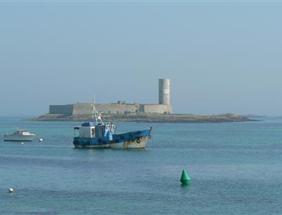 l'archipel des Glénan à 1h de bateau du camping Kost-Ar-Moor