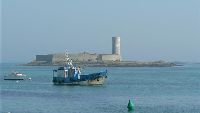 l'archipel des Glénan à 1h de bateau du camping Kost-Ar-Moor
