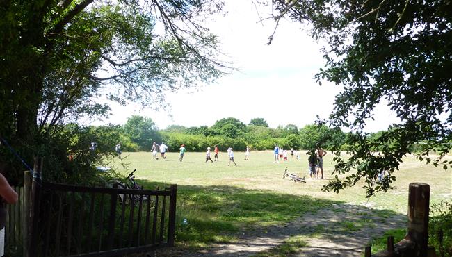 partie de foot au camping kost-ar-moor fouesnant 29