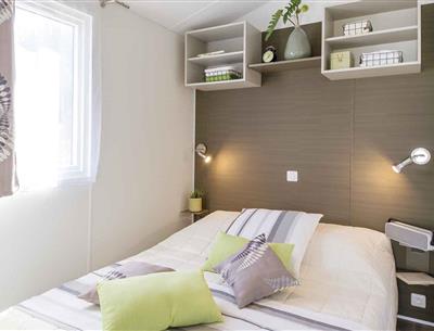 Chambre parentale Mobil-home Panorama au camping Kostarmoor