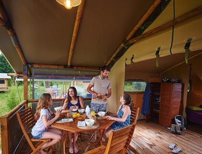 camping kost-ar-moor - terrasse tente safari