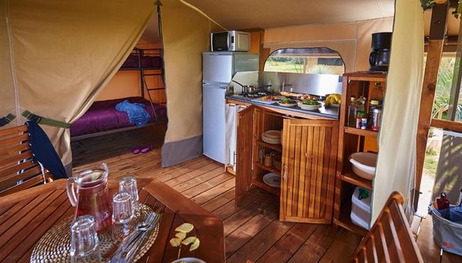 camping kost-ar-moor - cuisine équipée tente locative