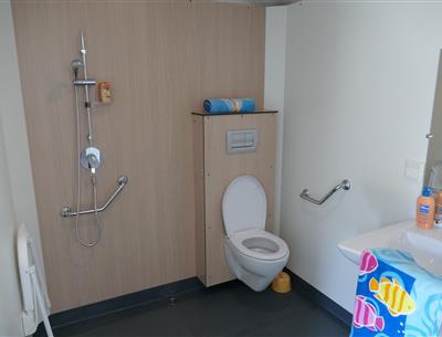 salle d'eau PMR camping Kost-Ar-Moor-Ar-Moor Fouesnant