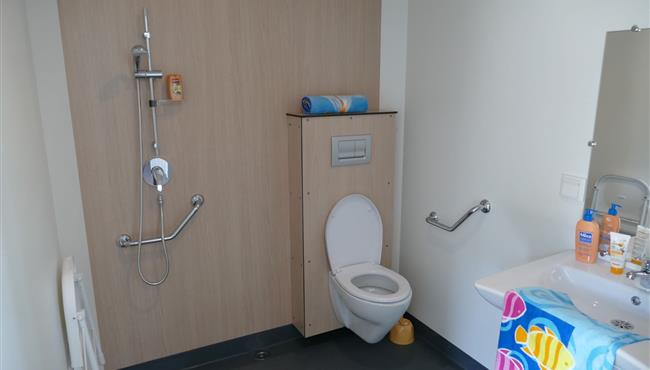 salle d'eau PMR camping Kost-Ar-Moor-Ar-Moor Fouesnant