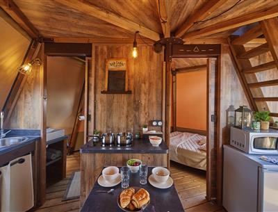 glamping camping kost ar moor pièce pricipale grand angle