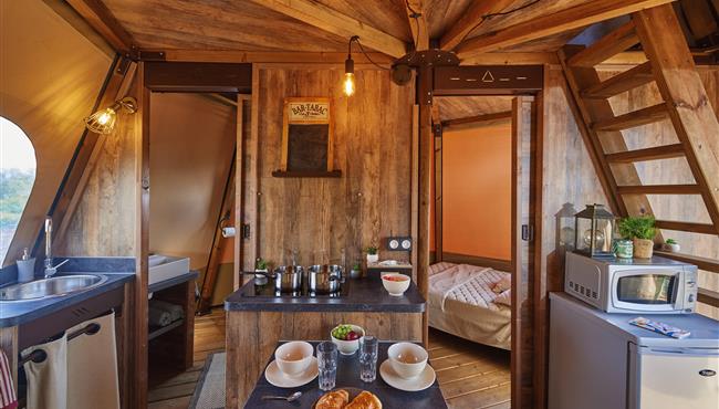 glamping camping kost ar moor pièce pricipale grand angle