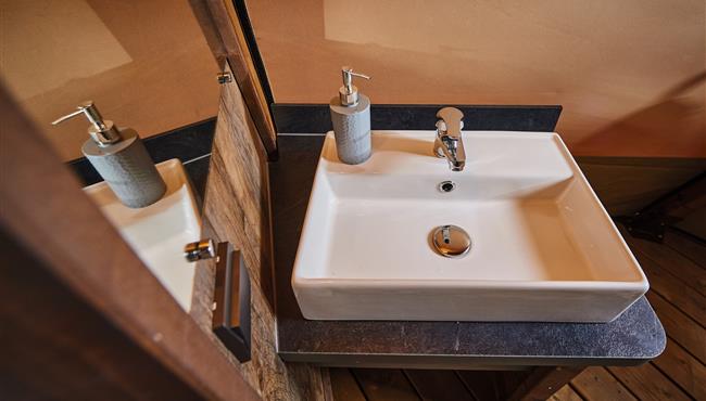 hébergement atypique luxe camping kost-ar-moor lavabo sdb